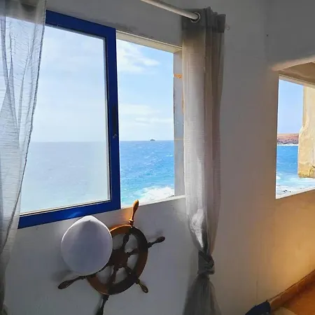 La Casa Con Terraza Privada Sobre El Mar Ferienhaus